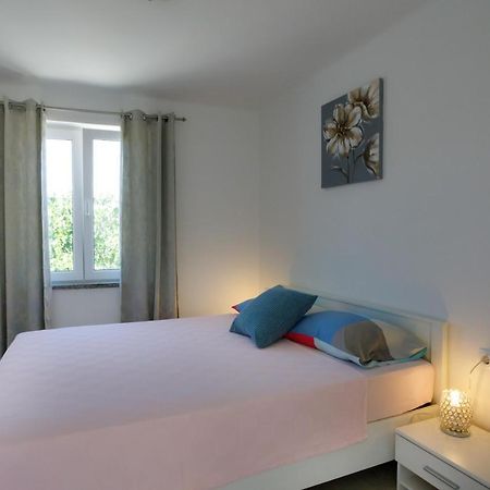 Apartamento Oliva Vrbnik Exterior foto